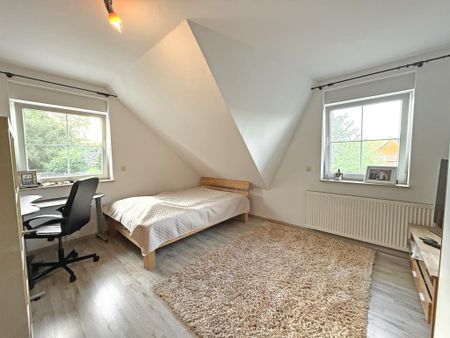 Gepflegte Doppelhaushälfte mit großer Doppelgarage in grüner Umgebung - Photo 4