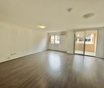 Convenient Living Apartment - Photo 2