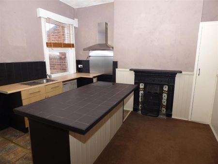 3 bedroom apartment to rent - Photo 2