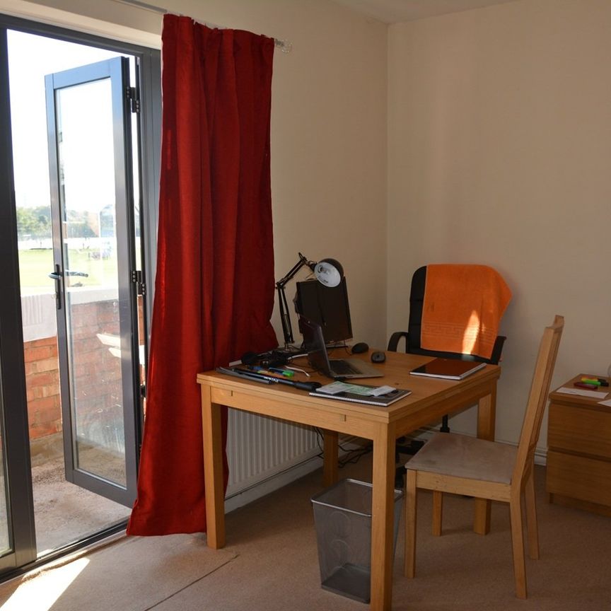 2 Bed Flat, Kingsbridge Avenue, W3 - Photo 1