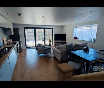 3 bedroom detached house to rent - Photo 4