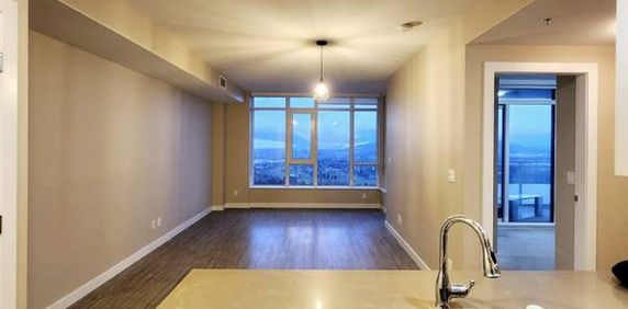 2 bed 1 bath AC apartment with ocean & mountain views @ Metro - Photo 2