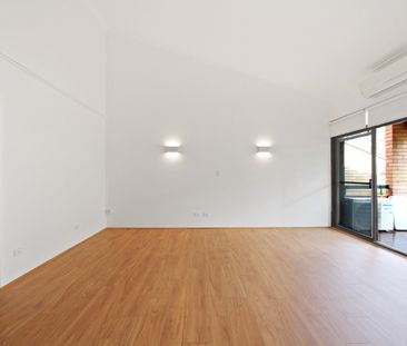 SPACIOUS TWO BEDROOM UNIT IN CONVENIENT LOCATION - Photo 4