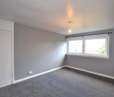 3 bedroom flat to rent - Photo 3