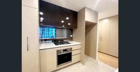 A luxurious 2 Bedroom apartment with convenient location !!! - Photo 5