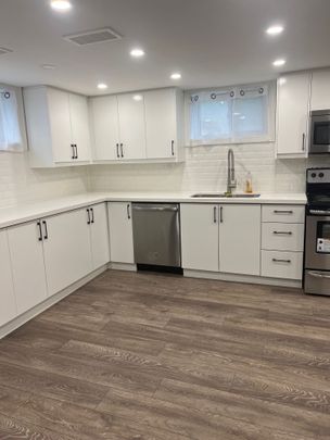 For Lease - 23 Irwin Avenue, Aurora, Ontario - Photo 1