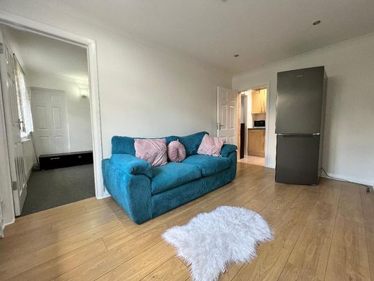 Long Drive, East Acton, London, W3 7PP - Photo 1