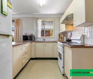 CENTRAL HANDY LOCATION. Lockup Garage. - Photo 4