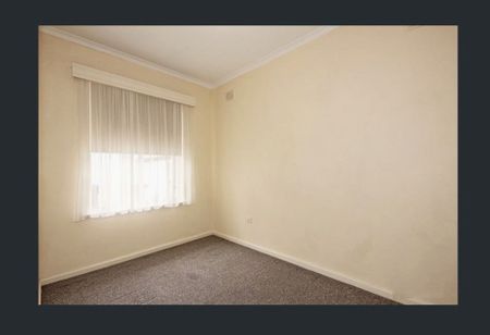 Bright & Spacious 2 Bedroom in Group of 3! - Photo 3