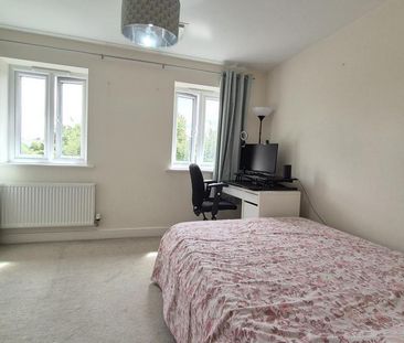 4 bedroom end of terrace house to rent - Photo 4