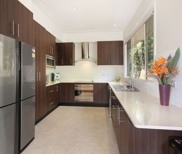 Spacious & Light-Filled Home With Leafy Outlook - Photo 4