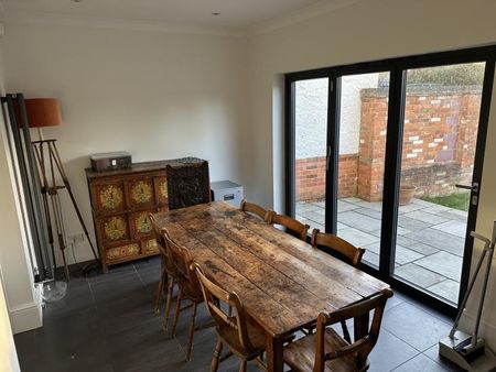 Spacious Double Room in a Friendly Maidenhead Home – Available Now - Photo 3