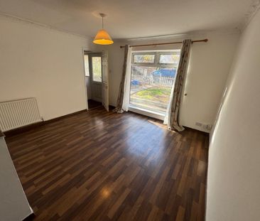 3 bed terraced house to rent in Shephall Way, Stevenage, SG2 - Photo 1