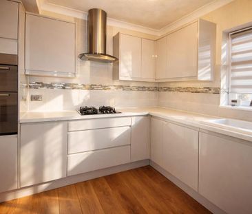 4 bedroom semi-detached house to rent - Photo 3