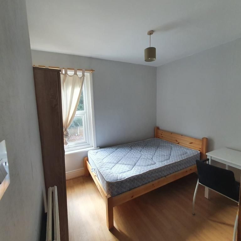 4 bedroom house to rent - Photo 1