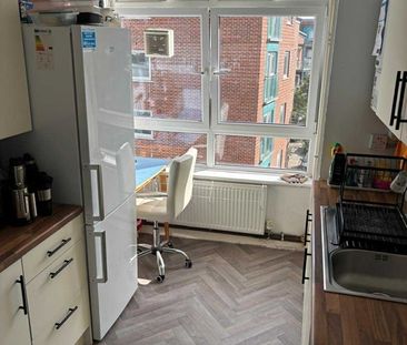 Room in a Shared Flat, York Road, SW11 - Photo 2