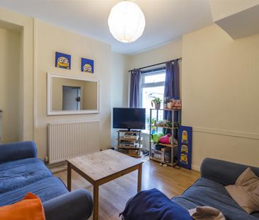 House - Terraced For Rent Kingsland Terrace, Pontypridd - Photo 1