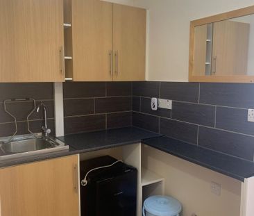 Studio to rent - Photo 2