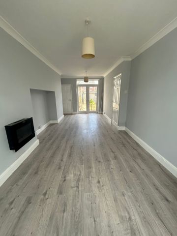 3 Bed Terraced House, Coventry, CV6 - Photo 2