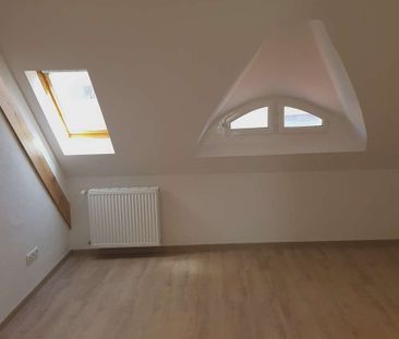 Moderne 2 Zimmer-Dachgeschosswohnung mit hochwertiger Einbauküche - Photo 1