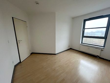 Helle 3-Zimmer-Wohnung mit großem sonnigem Balkon in zentrumsnaher Lage - Foto 4