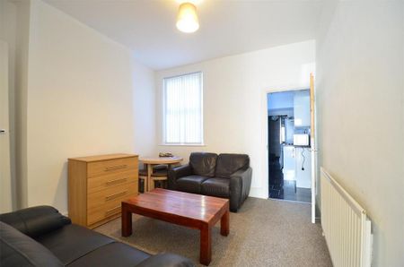 4 bedroom terraced house to rent - Photo 2