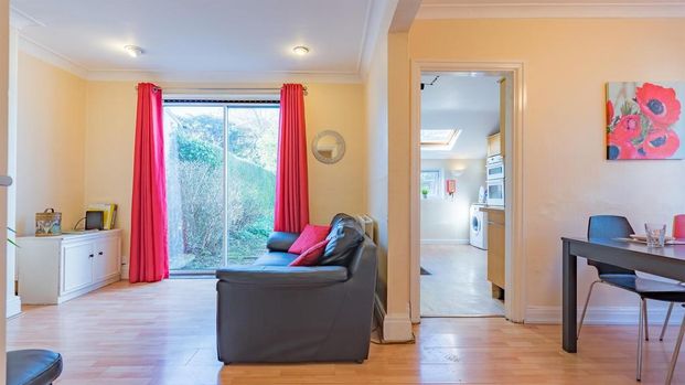 6 bedroom semi-detached house to rent - Photo 1