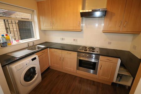 3 bedroom semi-detached house to rent - Photo 3