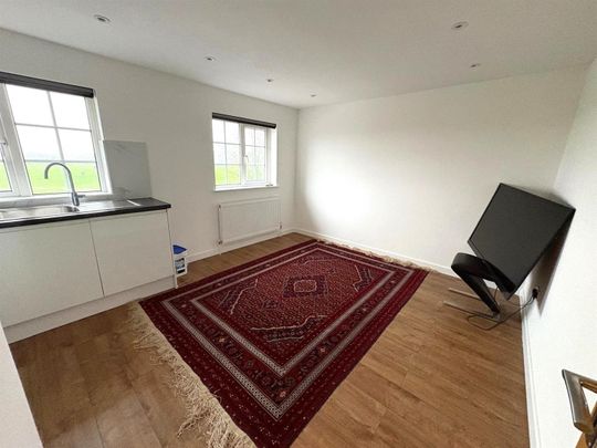 3 bed semi-detached house to rent in Little Bushey Lane, Bushey, WD23 - Photo 1