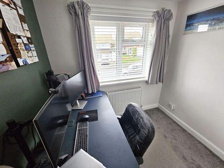 3 bedroom semi-detached house to rent - Photo 4