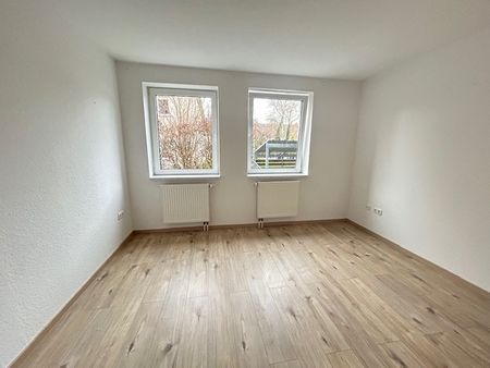 Charmante 3-Zimmer Wohnung mit offener Küche und Bad mit Wanne in Hochparterre mit Balkon - Photo 3