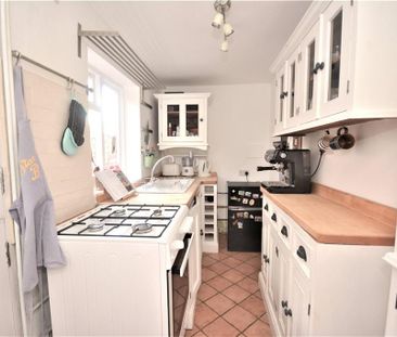 2 bedroom end of terrace house to rent - Photo 5