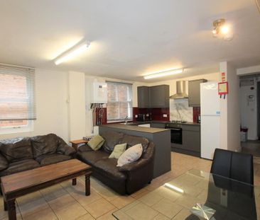 6 bedroom flat to rent - Photo 1