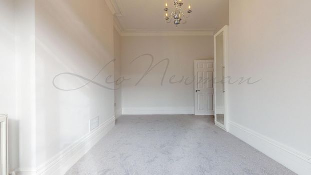 Warwick Road, London, SW5 - Photo 1