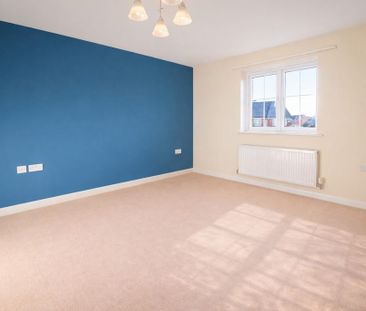 3 bedroom semi-detached house to rent - Photo 3