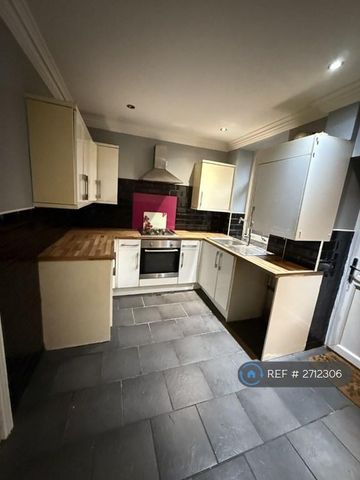 2 bedroom terraced house to rent - Photo 3