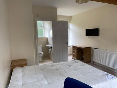 4 bedroom semi-detached house to rent - Photo 5