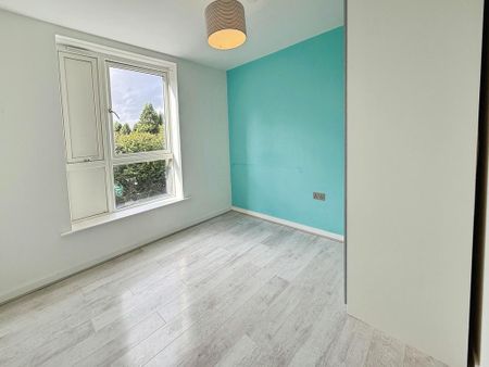 3 bedroom flat to rent - Photo 4