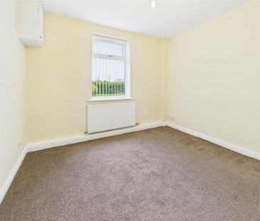 3 bedroom detached bungalow to rent - Photo 2