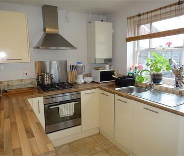 2 bedroom semi-detached house to rent - Photo 4