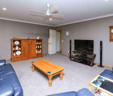Large 5 bedroom family home - Photo 3