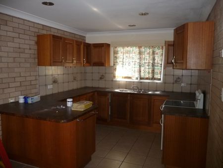 TWO BEDROOM UNIT SOUTH MACKAY - Photo 4