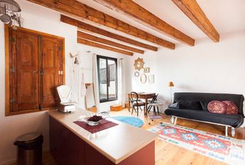 Lovely studio apartment with a terrace close to Las Ramblas