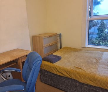 Room in a Shared House, Cemetery Road, LS11 - Photo 5