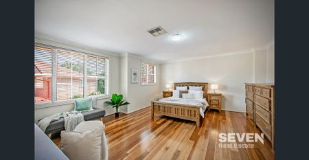 Gorgeous Castle Hill Townhouse in Highly Sought Complex - Photo 3