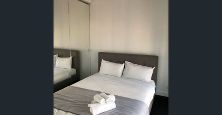 FULLY FURNISHED Swanston Central 2 bedroom Modern Apartment - Photo 4