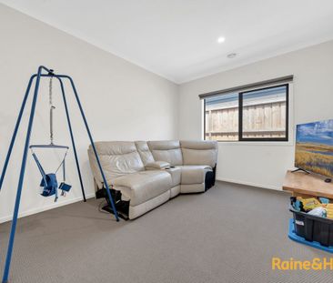 42 Shell Close, Clyde North, VIC 3978 - Photo 6