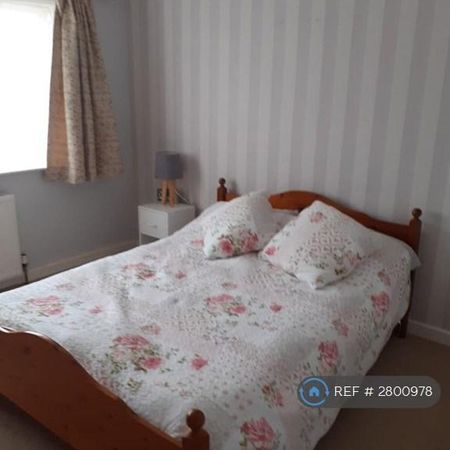 1 bedroom in a house share to rent - Photo 3