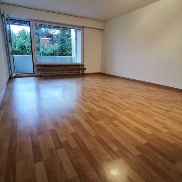 Schöne 3 Zimmer Singlewohnung in Bahnhofsnähe, mit moderner Küche und Balkon ins Grüne - Photo 1