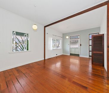 Two Bedroom House Minutes From CBD - Photo 2
